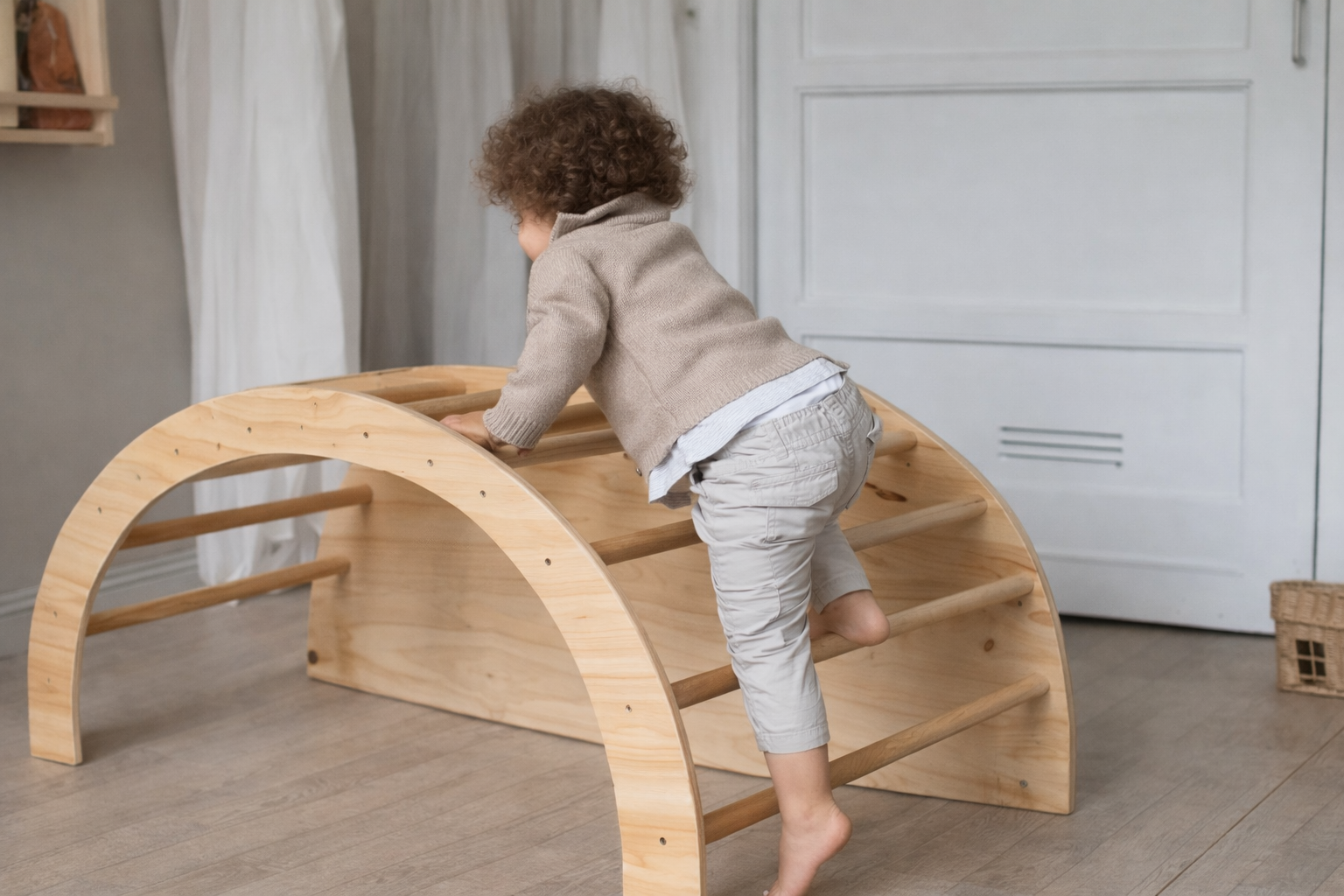 طاولة خشبية متعددة الاستعمالات